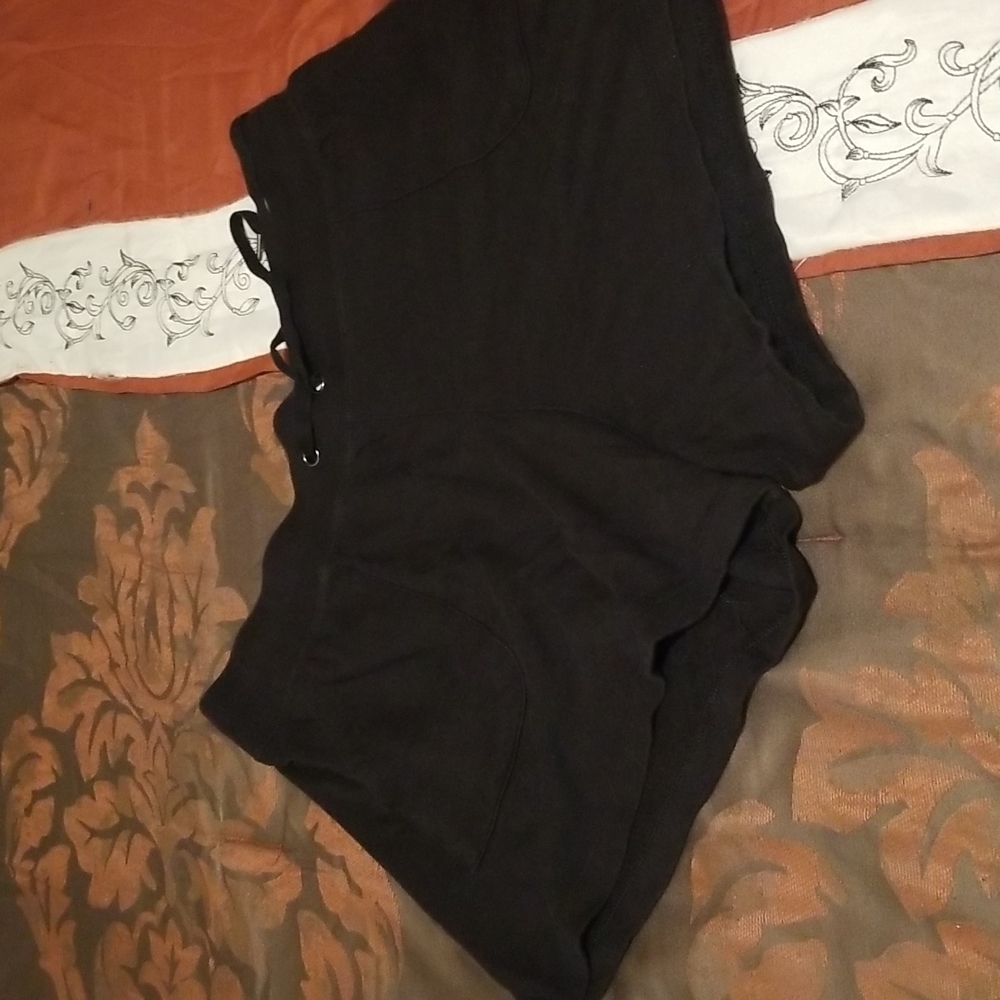 Women's black drawstring  shorts with side pockets